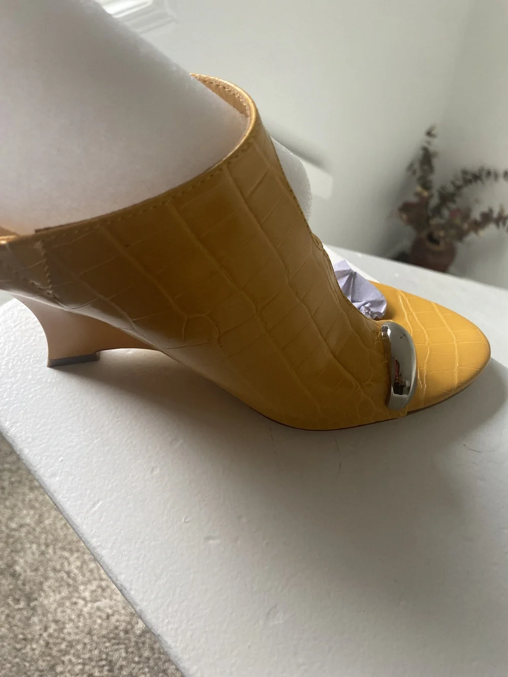 AKIRA AKIRA GOLD GINO MUSTARD CROC WEDGE SANDAL Size 99